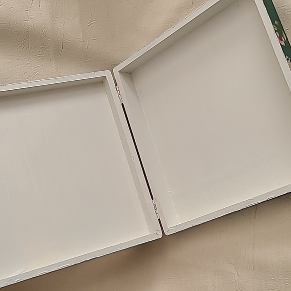 HANDCRAFTED & DECORATED FENCED IN GARDEN WOODEN BOX - Picture 13 of 14